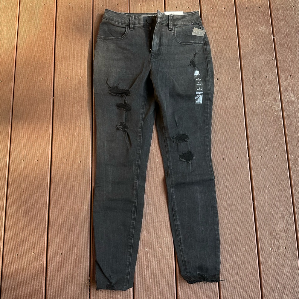 Maurices women’s black distressed jeans